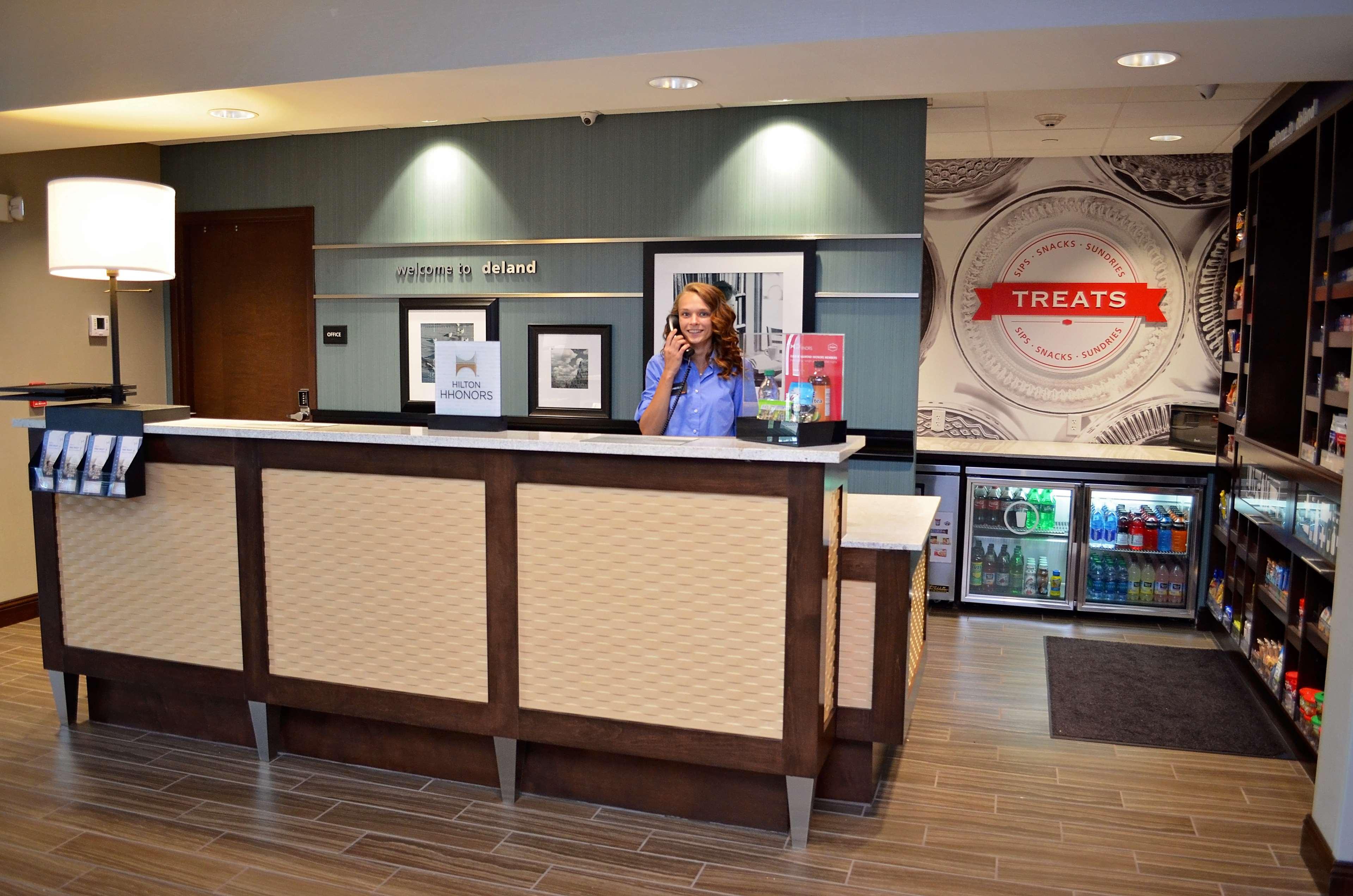 Hampton Inn & Suites - Deland Exterior photo