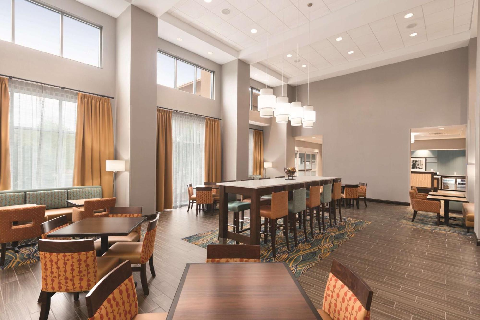 Hampton Inn & Suites - Deland Exterior photo